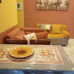 Daire Flores Home, Boho Chic Style & Urban Comfort Navigli, Bocconi, Centro Milano