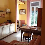 Daire Flores Home, Boho Chic Style & Urban Comfort Navigli, Bocconi, Centro *