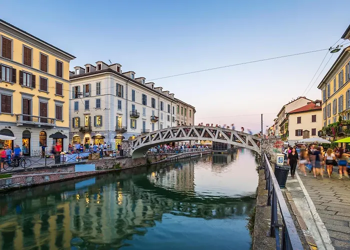 Lejlighed Flores Home, Boho Chic Style & Urban Comfort Navigli, Bocconi, Centro *