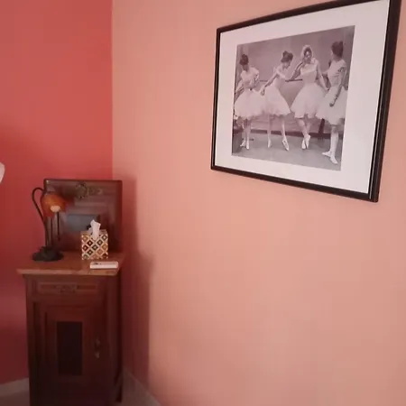 Flores Home, Vintage & Comfort Near Center, Navigli, Bocconi Apartment *