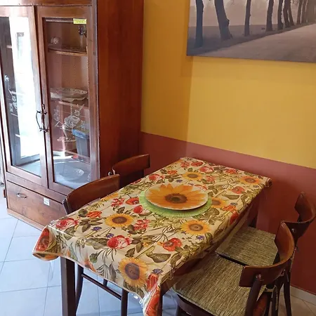 Flores Home, Vintage & Comfort Near Center, Navigli, Bocconi Milan